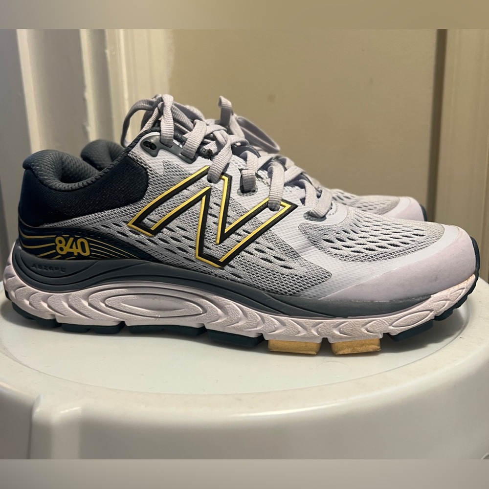 New Balance 840 v5 Mango Womens